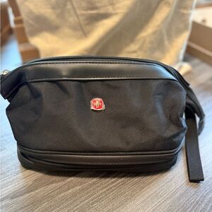 NWOT Swiss Army Gear Black Travel Toiletry Bag